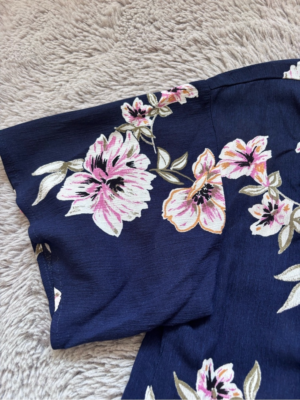 LUQ Floral Tie-Front V-Neck Top - Navy size Small - Picture 4 of 6